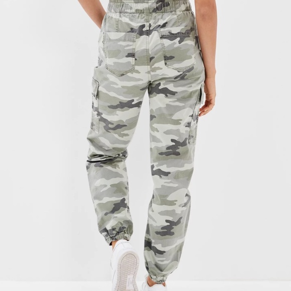 American Eagle Grey Camo Cargo Jean - Picture 2 of 13